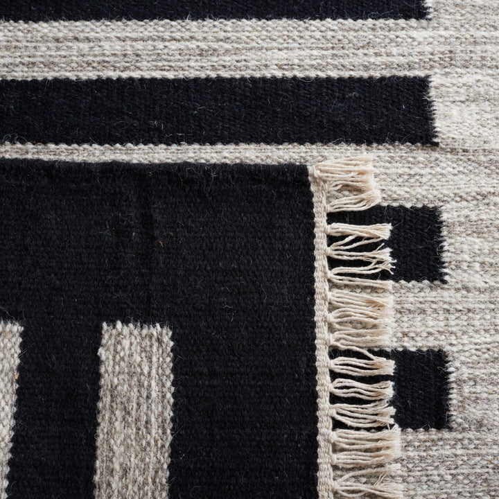 Safavieh STK806B Striped Kilim Beige / Black Image 9