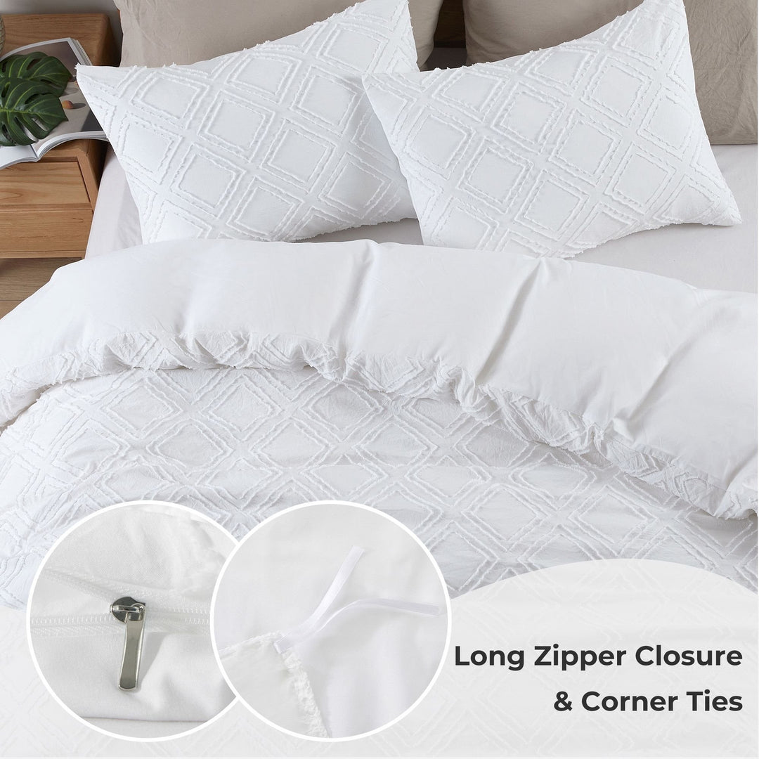 Clipped Jacquard Duvet Cover Set with Shams Image 1