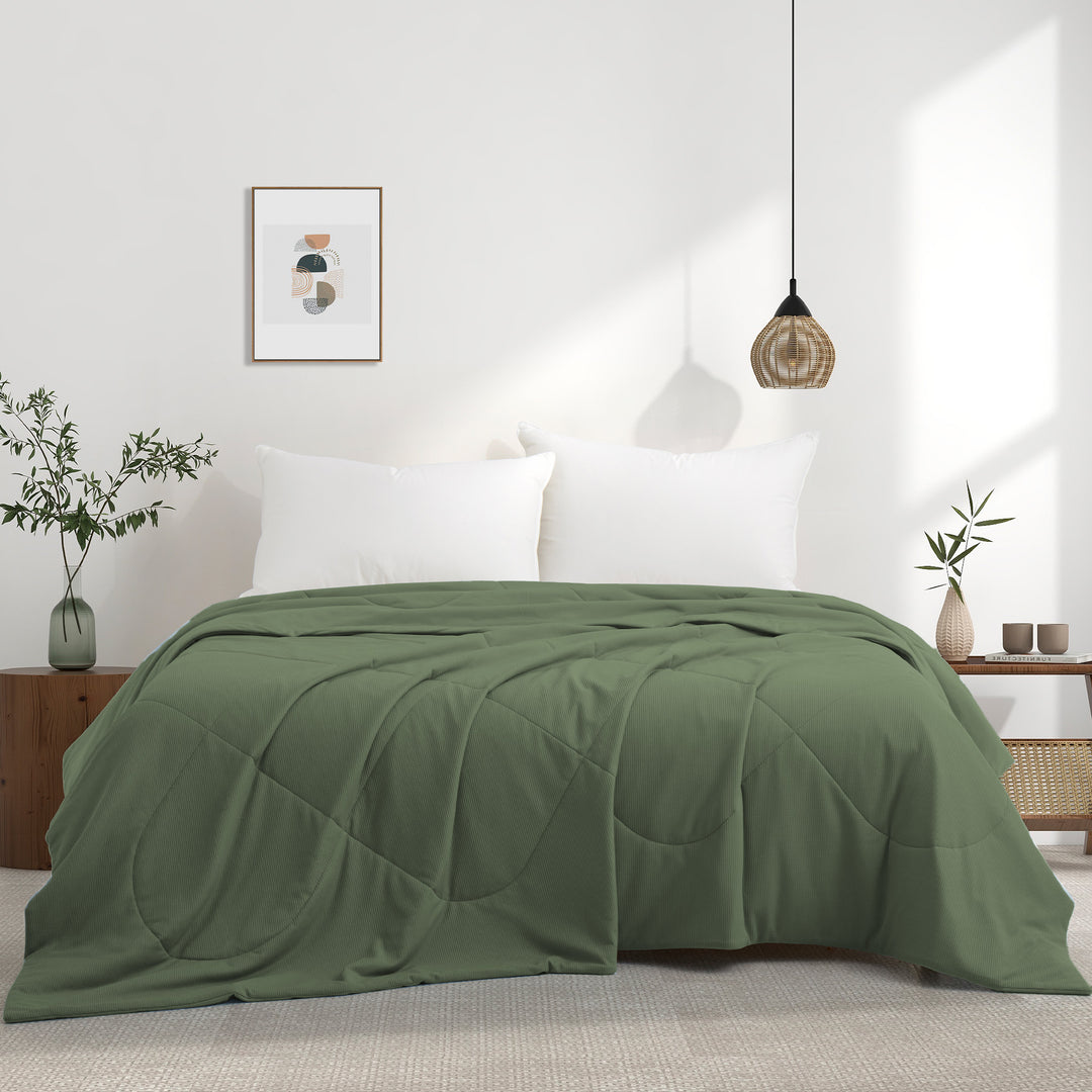 Silky Lightweight Blanket with Waffle Design Oversize Bed Blanket, Green, 68" x 90" Image 1