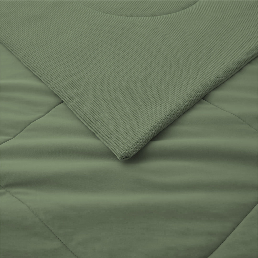 Silky Lightweight Blanket with Waffle Design Oversize Bed Blanket, Green, 68" x 90" Image 3