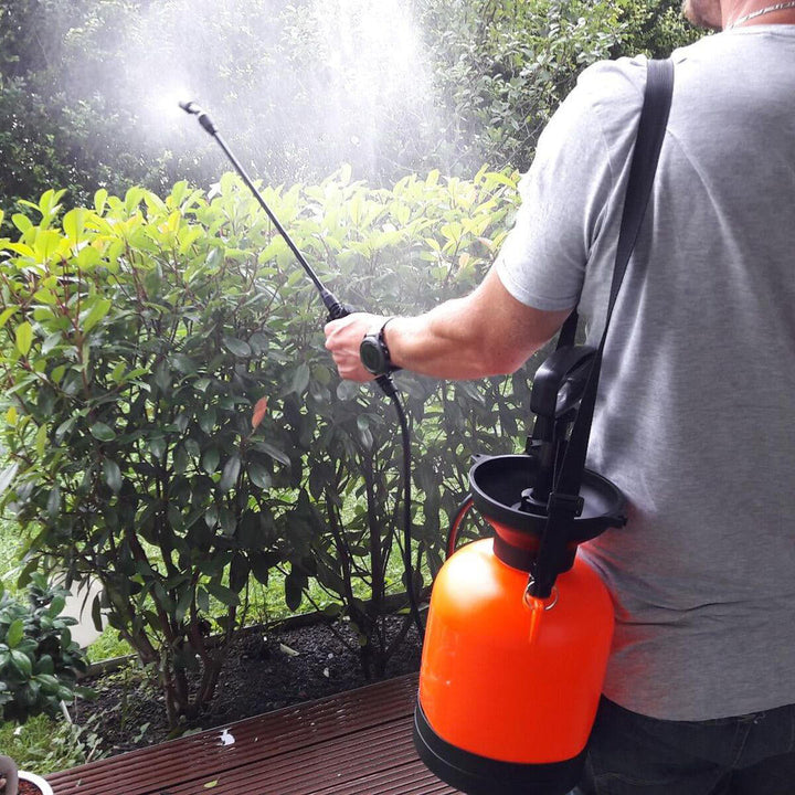 4L Pressure Sprayer Shoulder Pressure Sprayer Spray Bottle Home and Garden Sprinkler Image 2