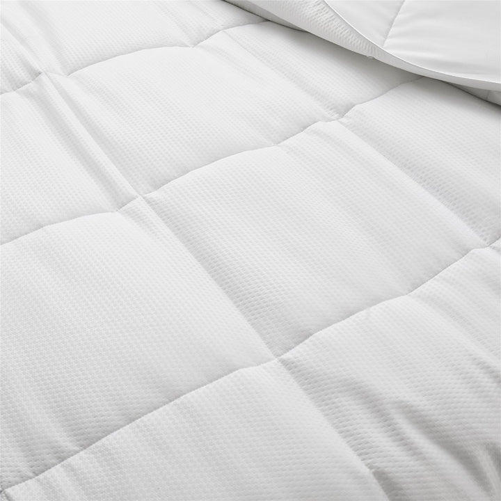 Lightweight Down Alternative Comforter - Perfect Summer Duvet Insert Image 3