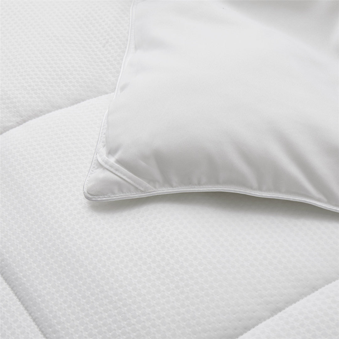 Lightweight Down Alternative Comforter - Perfect Summer Duvet Insert Image 4