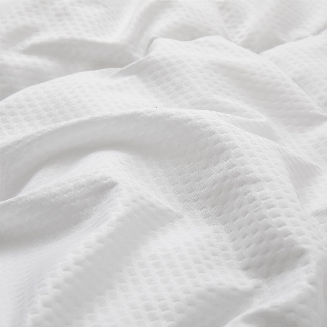 Lightweight Down Alternative Comforter - Perfect Summer Duvet Insert Image 6