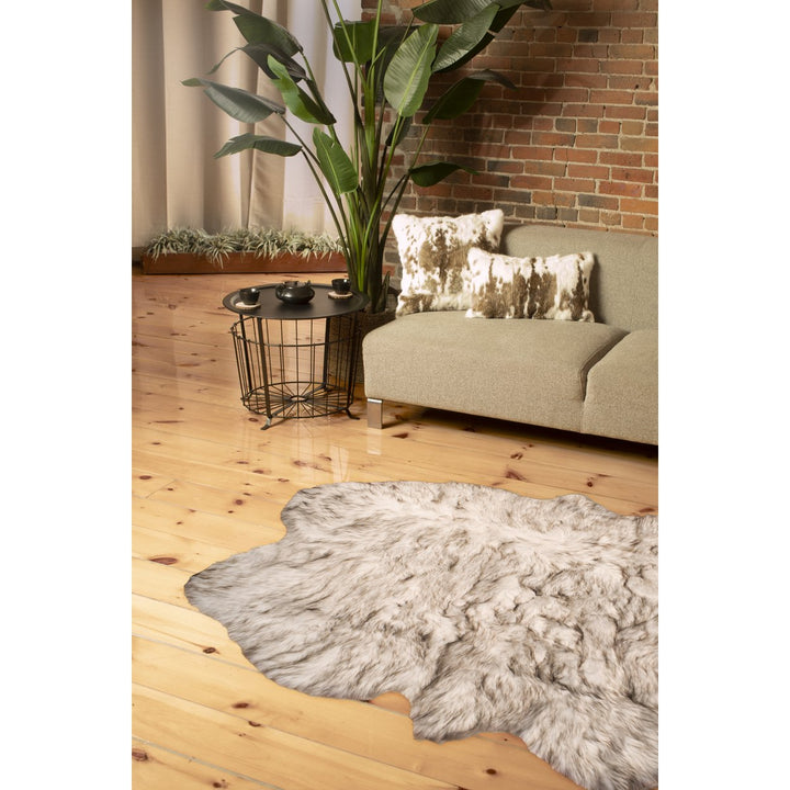 Luxe Gordon Faux Sheepskin Quattro Rug 4x6 Natural Soft 1 Inch Image 3