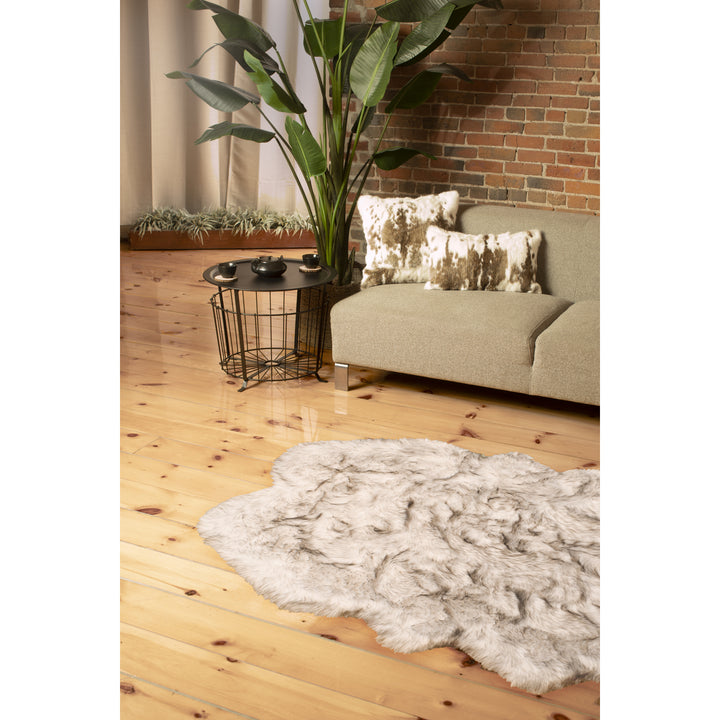 Luxe Gordon Faux Sheepskin Quattro Rug 4x6 Natural Soft 1 Inch Image 9