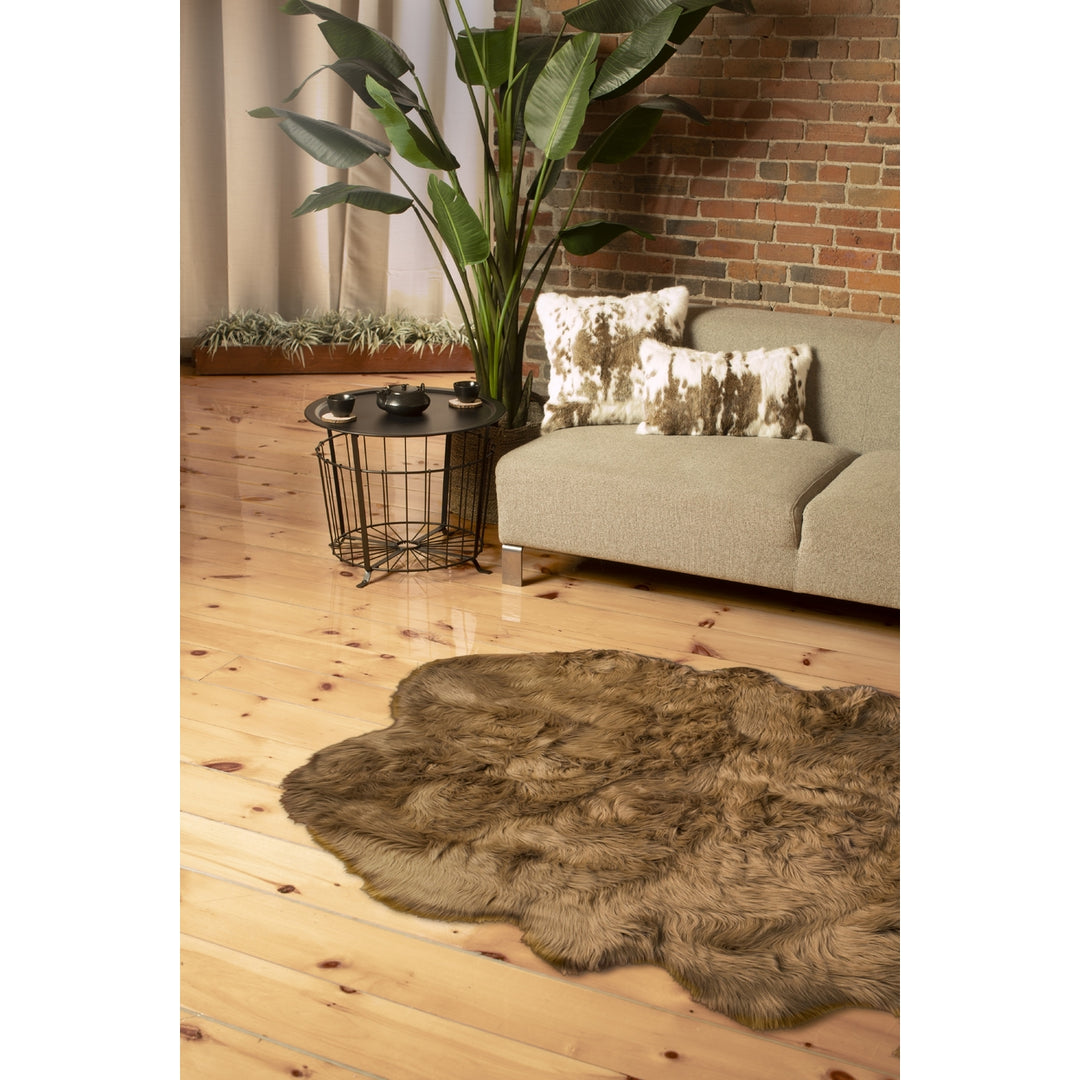 Luxe Gordon Faux Sheepskin Quattro Rug 4x6 100% Natural faux Image 12