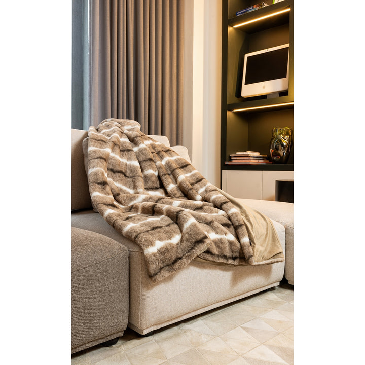 Luxe Faux faux Throw 50x60 Natural Sheepskin Classic Design Image 11