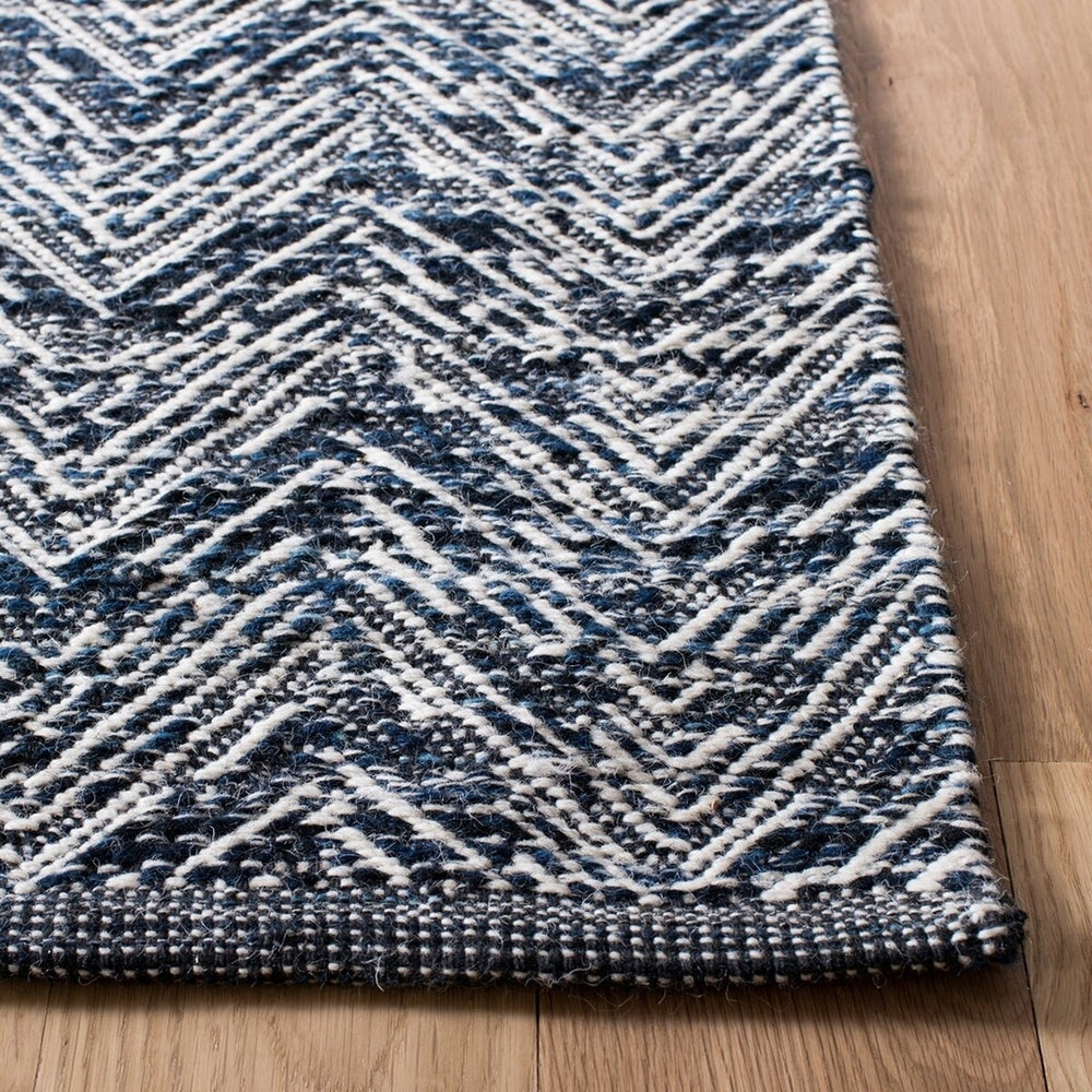 SAFAVIEH Klm403N Kilim Navy Image 2