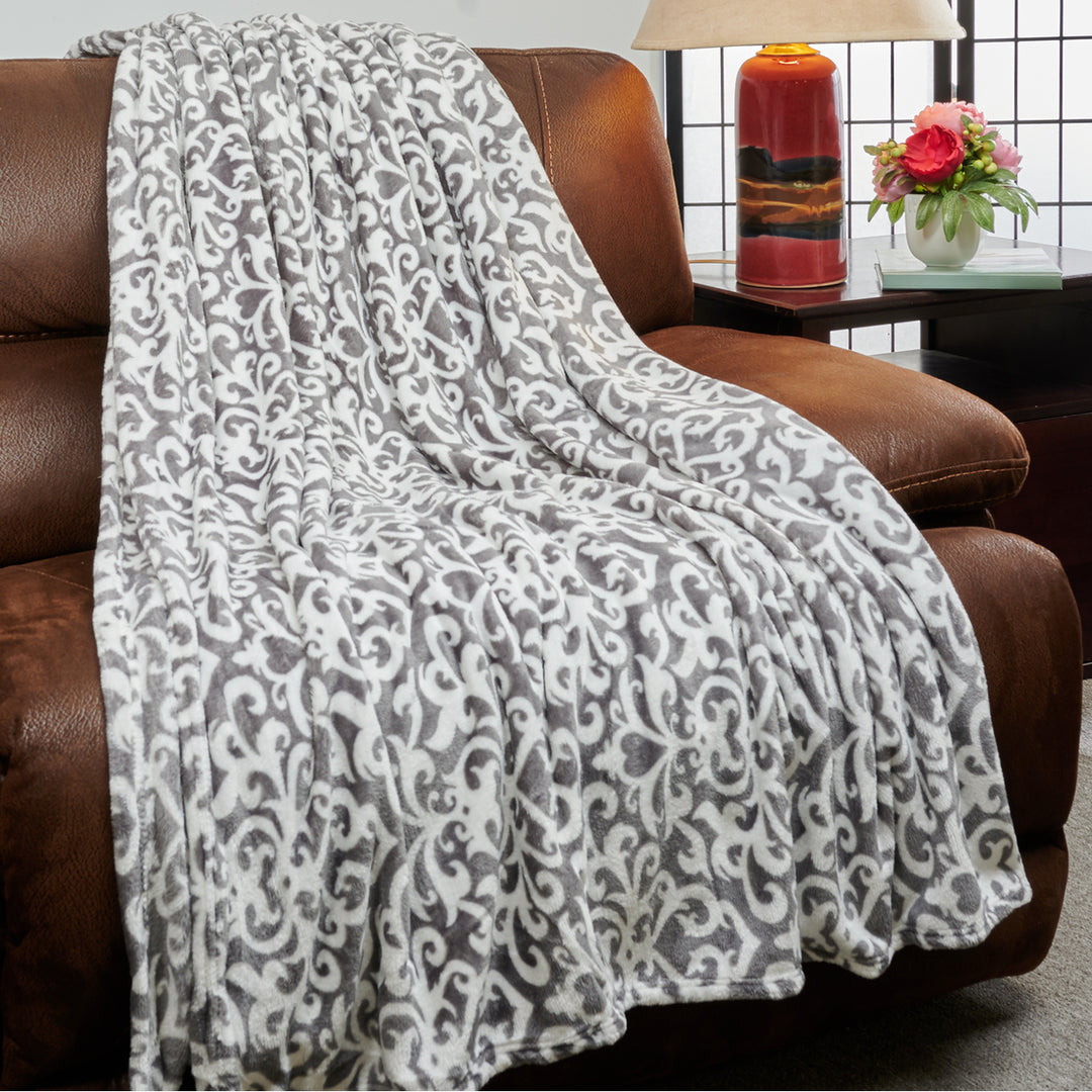 Kathy Ireland Flannel Fleece Plush Blanket Image 1
