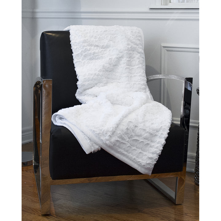 Luxe  Classic Faux faux Throw  1-Piece  50"x70"  1 Image 5