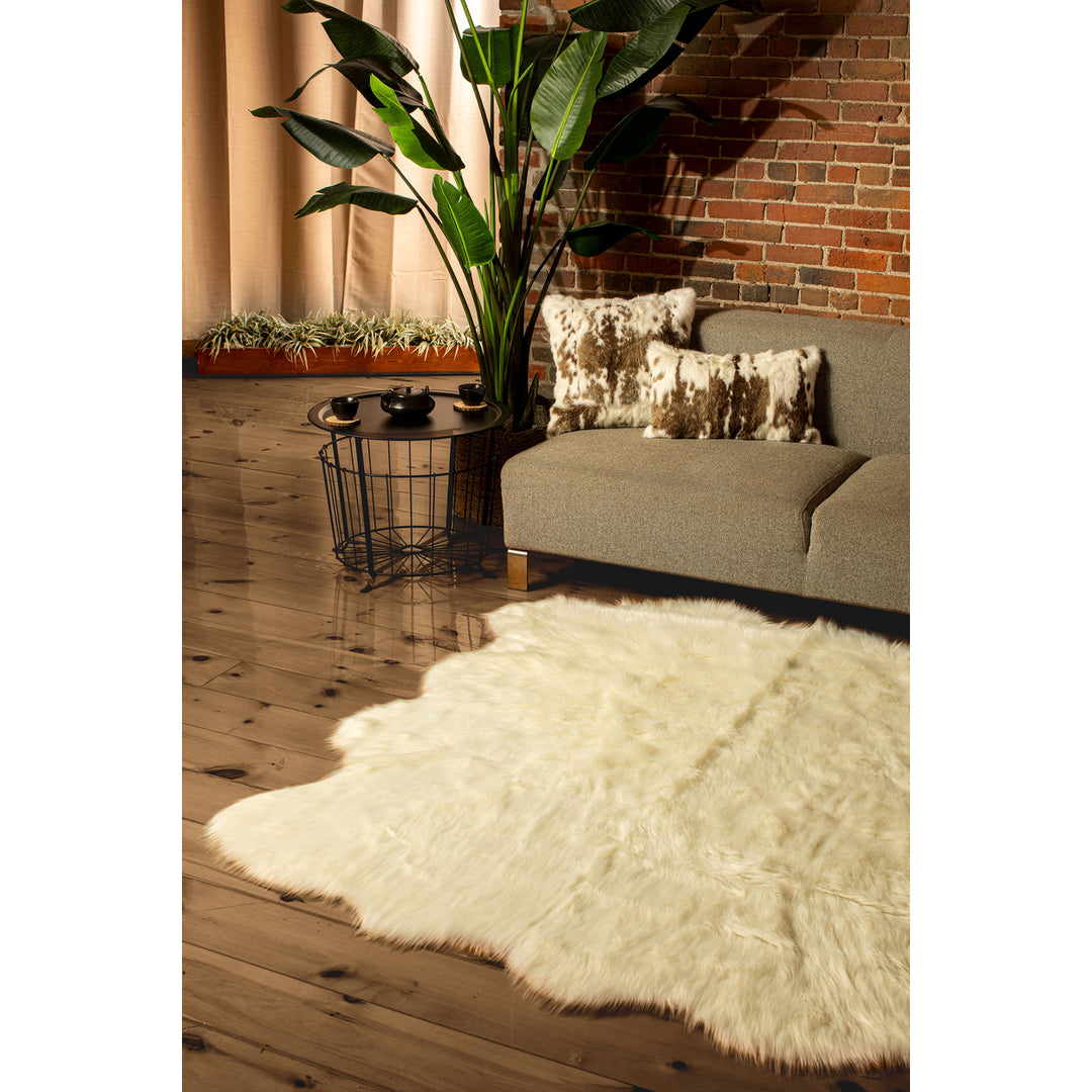 Luxe  Gordon Faux Sheepskin Octo Rug  1-Piece  Off-white  6x6 Image 4