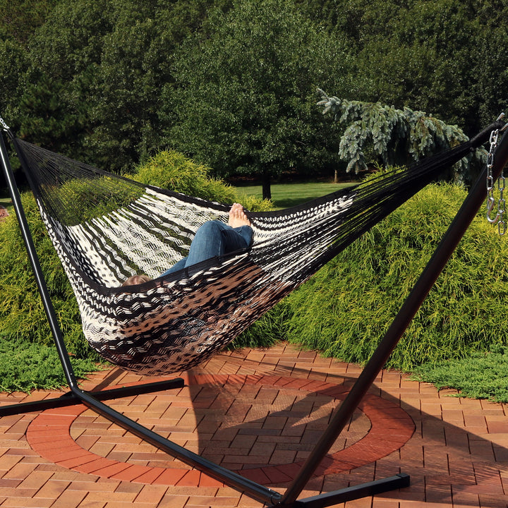 Sunnydaze 2-Person Cotton and Nylon Woven Fabric Hammock - Black and White Image 4