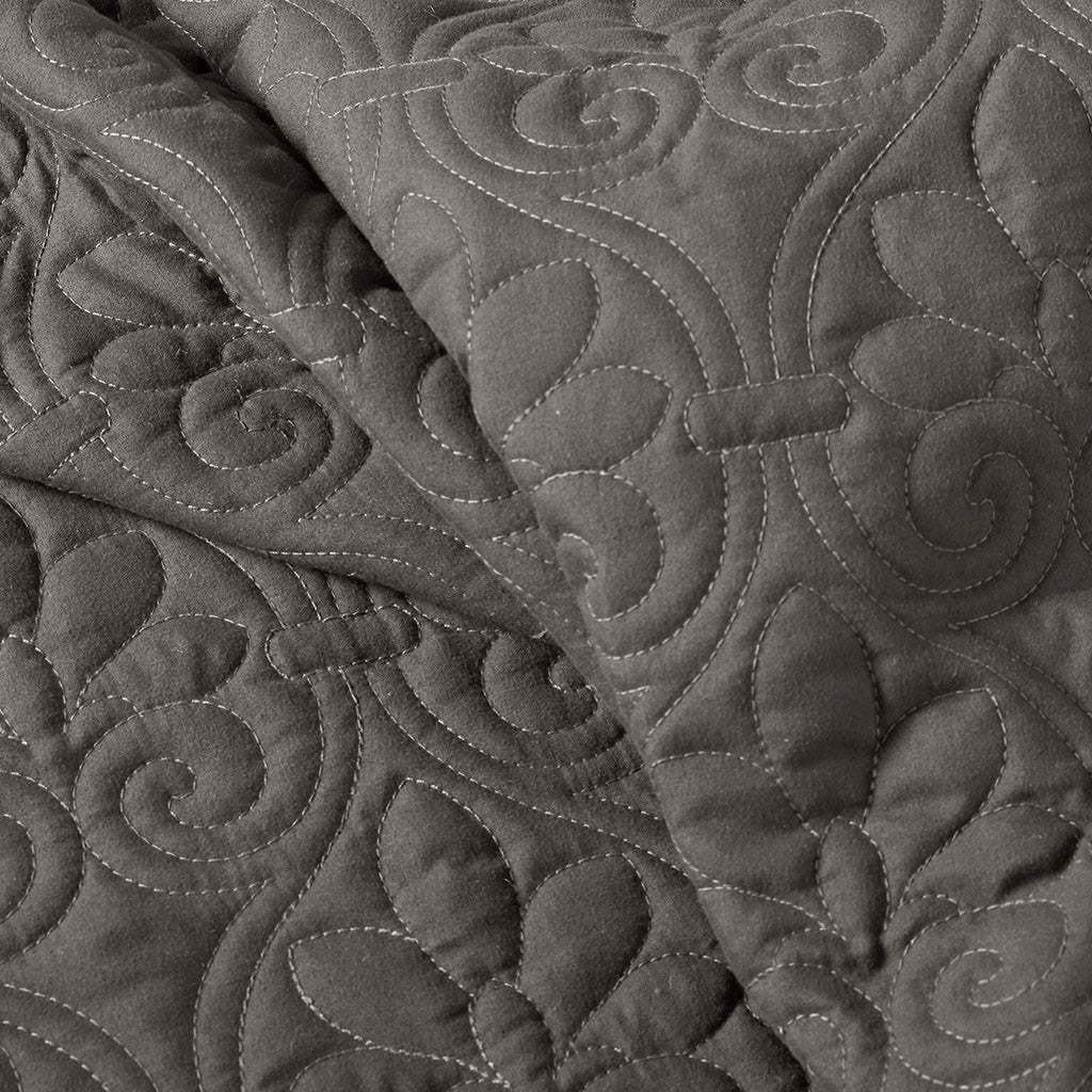 Gracie Mills Sandy 3 Piece Split Corner Classic Pleated Quilted Bedspread Set - GRACE-12667 Image 3