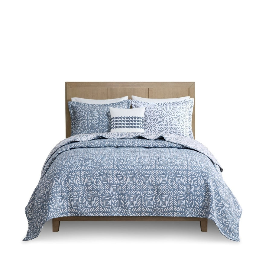 Gracie Mills Ron 4-Piece Oversized Reversible Matelasse Quilt Set with Decorative Pillow - GRACE-15397 Image 1