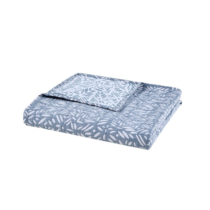 Gracie Mills Ron 4-Piece Oversized Reversible Matelasse Quilt Set with Decorative Pillow - GRACE-15397 Image 3