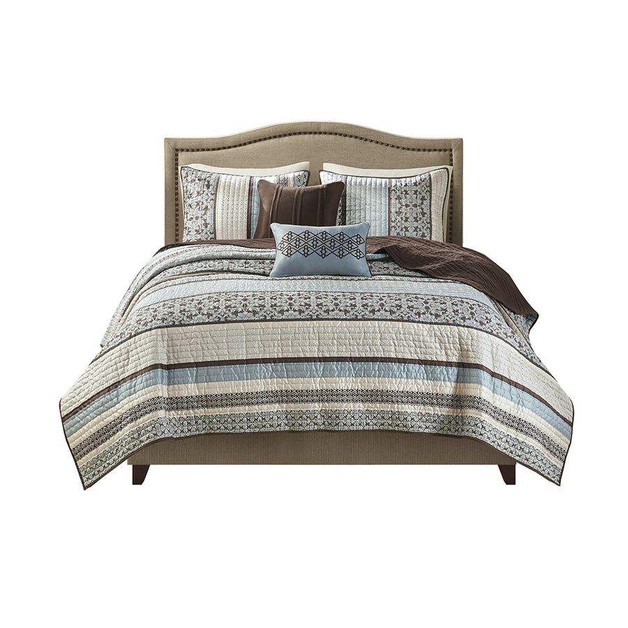 Gracie Mills Irmgard 5-Piece Reversible Jacquard Quilt Set with Throw Pillows - GRACE-3054 Image 1