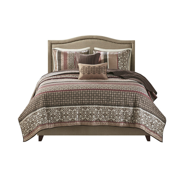 Gracie Mills Irmgard 5-Piece Reversible Jacquard Quilt Set with Throw Pillows - GRACE-3054 Image 4