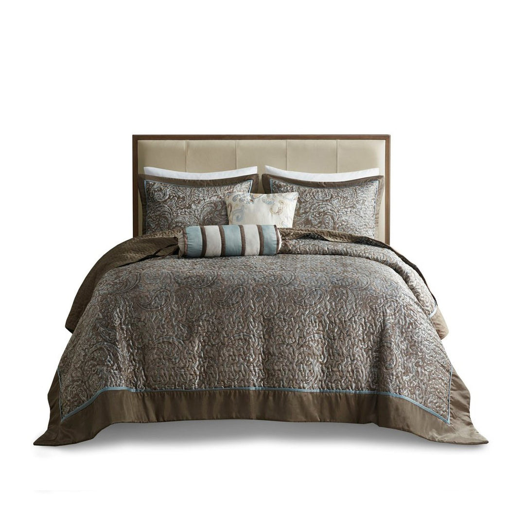 Gracie Mills Thornton 5-Piece Reversible Jacquard Bedspread Set with Throw Pillows - GRACE-8376 Image 1