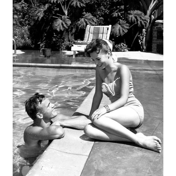 Natalie Wood - Poolside With Tab Hunter Photo Print (8 x 10) - Item DAP110113 Image 1