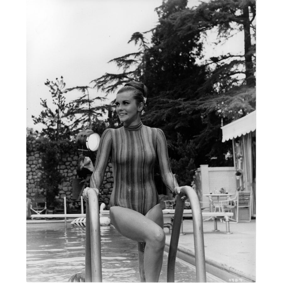 Ann Margret - Pool Ladder Photo Print (8 x 10) - Item DAP11478 Image 1