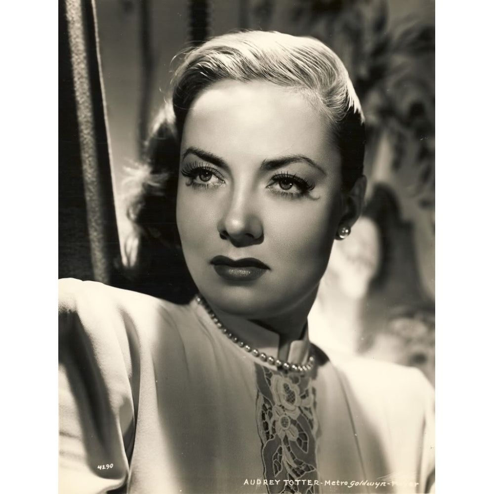 Audrey Totter - Necklace Photo Print (8 x 10) - Item DAP11723 Image 1