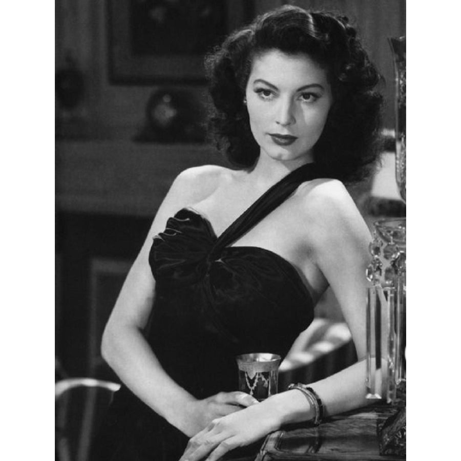 Ava Gardner - Leaning Photo Print (8 x 10) - Item DAP11744 Image 1