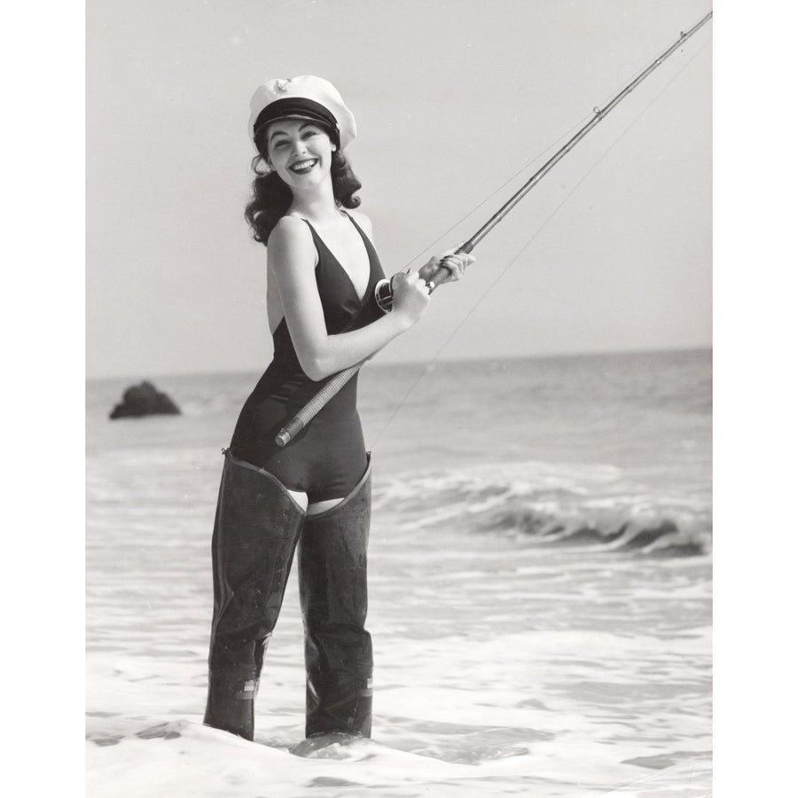 Ava Gardner - Fishing Photo Print (8 x 10) - Item DAP11816 Image 1