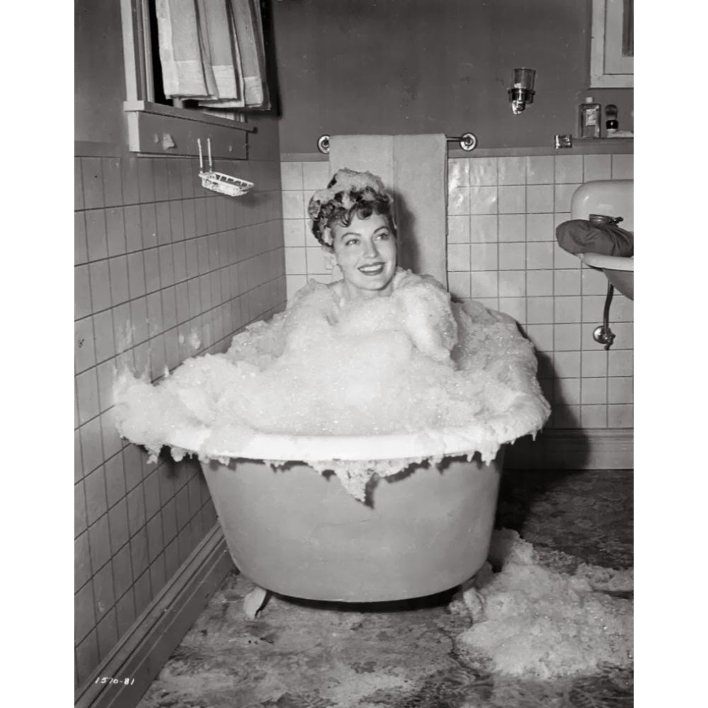 Ava Gardner - Tub Photo Print (10 x 8) - Item DAP11978 Image 1