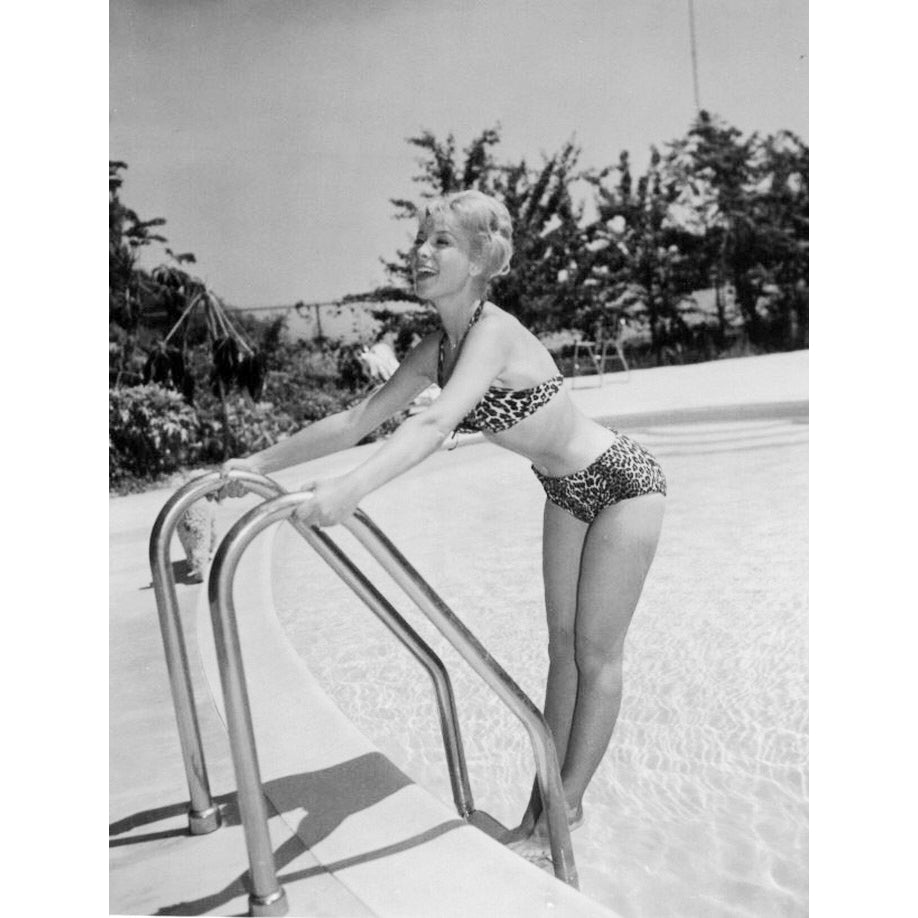 Barbara Eden - Pool Photo Print (8 x 10) - Item DAP12268 Image 1