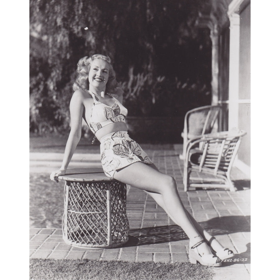 Betty Grable - Sun Photo Print (8 x 10) - Item DAP12864 Image 1