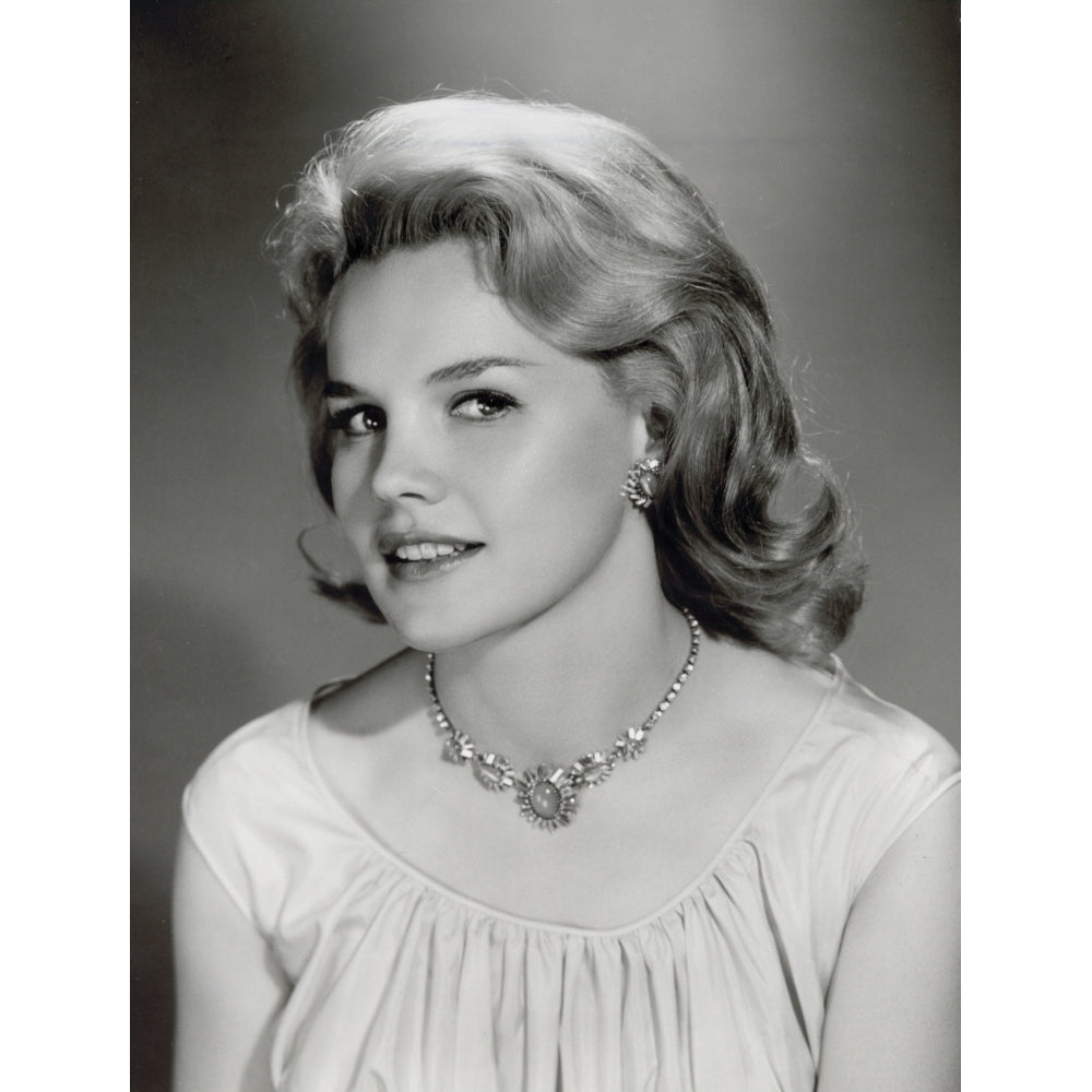 Carroll Baker - glamour shot with necklace Photo Print (8 x 10) - Item DAP14766 Image 1