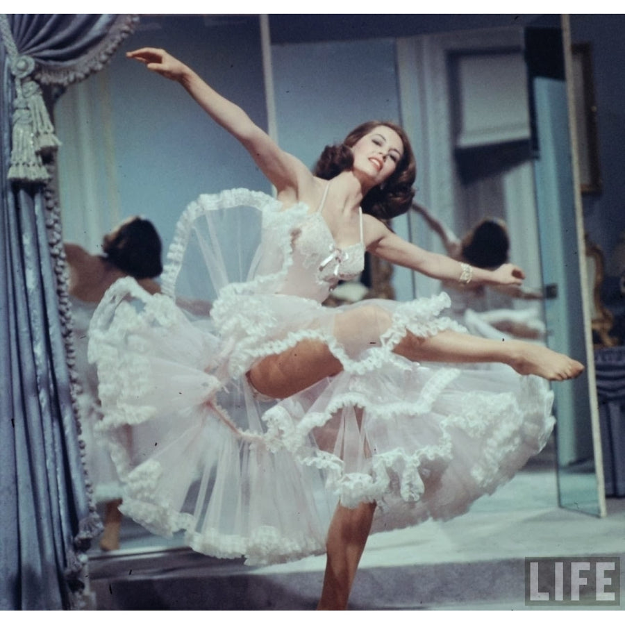 Cyd Charisse - ballet in front of mirror Photo Print (8 x 10) - Item DAP15996 Image 1