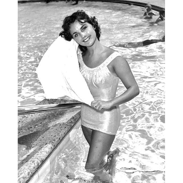 Dawn Wells - Drying with Towel Photo Print (8 x 10) - Item DAP16165 Image 1