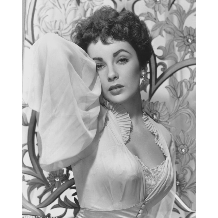 Elizabeth Taylor - Posed with Hand Behind Head Photo Print (8 x 10) - Item DAP17729 Image 1