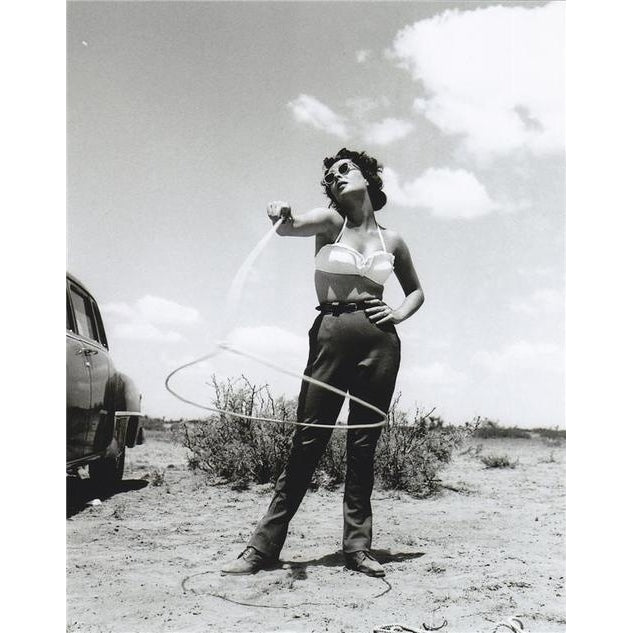 Elizabeth Taylor - Twirling Lasso Photo Print (8 x 10) - Item DAP17759 Image 1