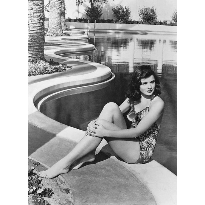 Gene Tierney - Sitting at the Edge of Pool Photo Print (8 x 10) - Item DAP18193 Image 1