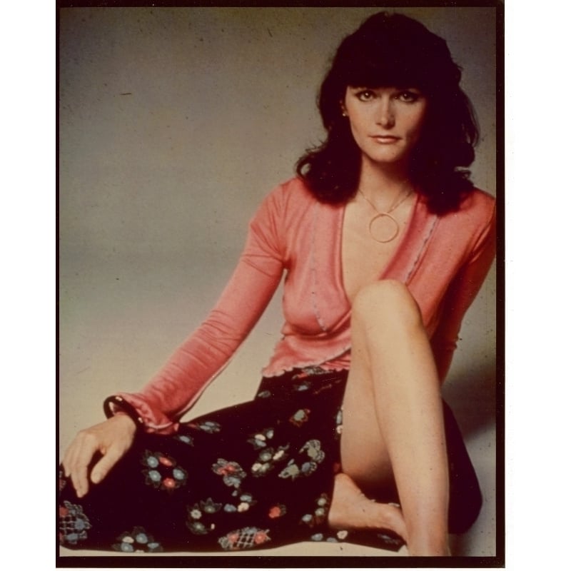 Margot Kidder Sitting with Knee Up Photo Print (8 x 10) - Item  DAP18823 Image 1