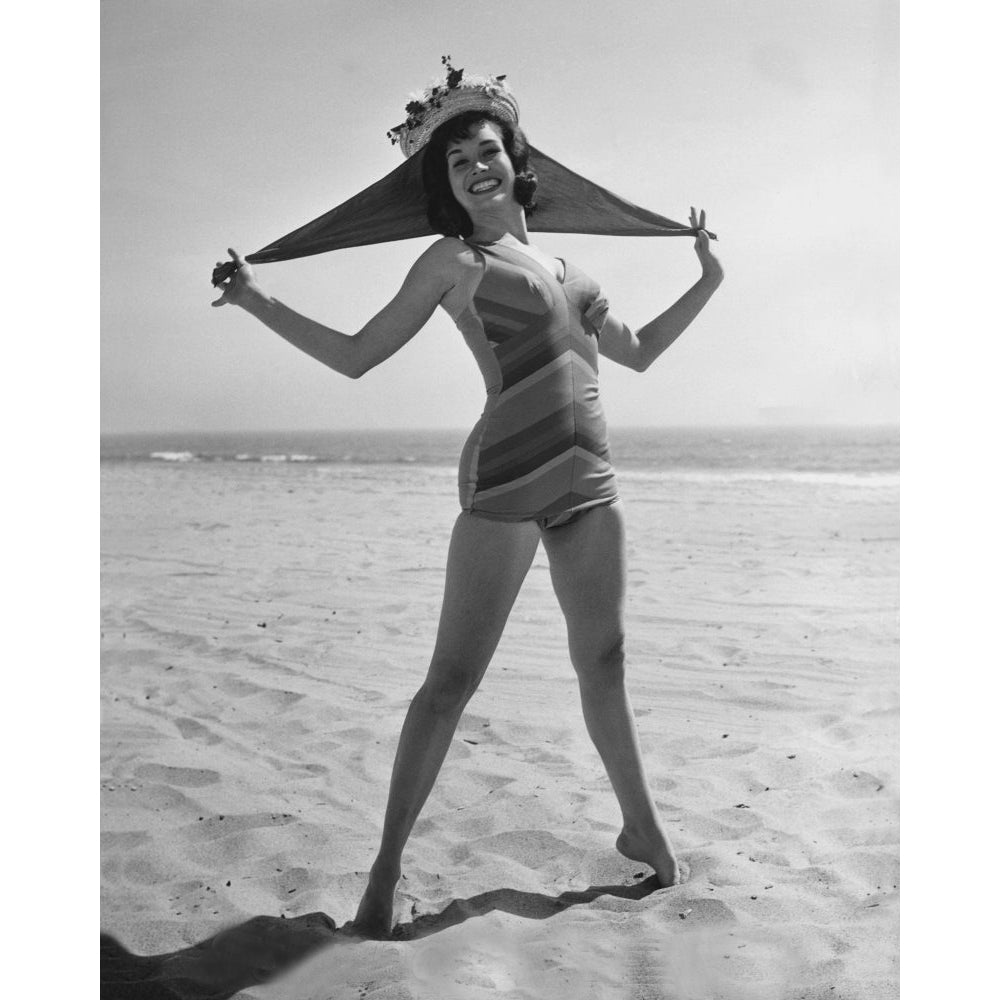 Mary Tyler Moore - Standing on Beach Photo Print (8 x 10) - Item DAP18862 Image 1