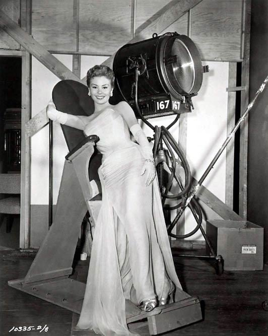 Mitzi Gaynor - Studio Light Photo Print (8 x 10) - Item DAP18945 Image 1