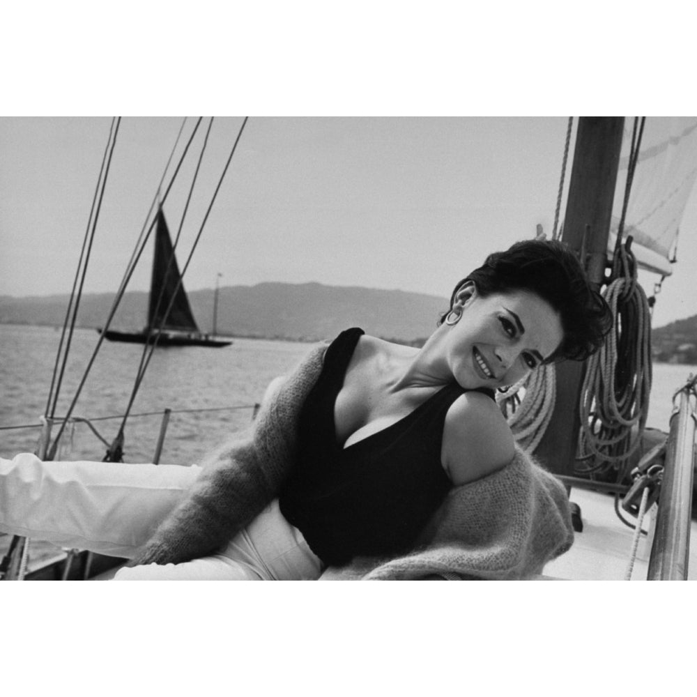 Natalie Wood - On Boat B/W Photo Print (10 x 8) - Item DAP19711 Image 1