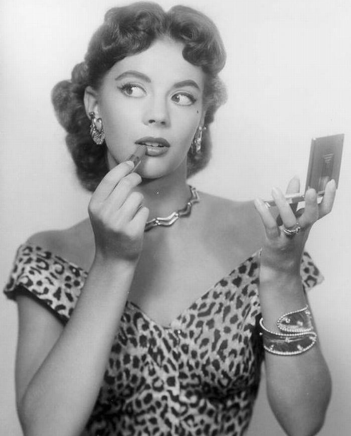 Natalie Wood - Lipstick Photo Print (8 x 10) - Item DAP19964 Image 1