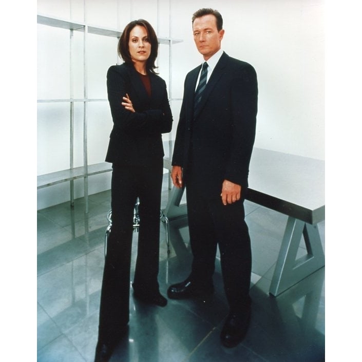 The X-Files Photo - Annabeth Gish and Robert Patrick (8 x 10) - Item PIC231 Image 1