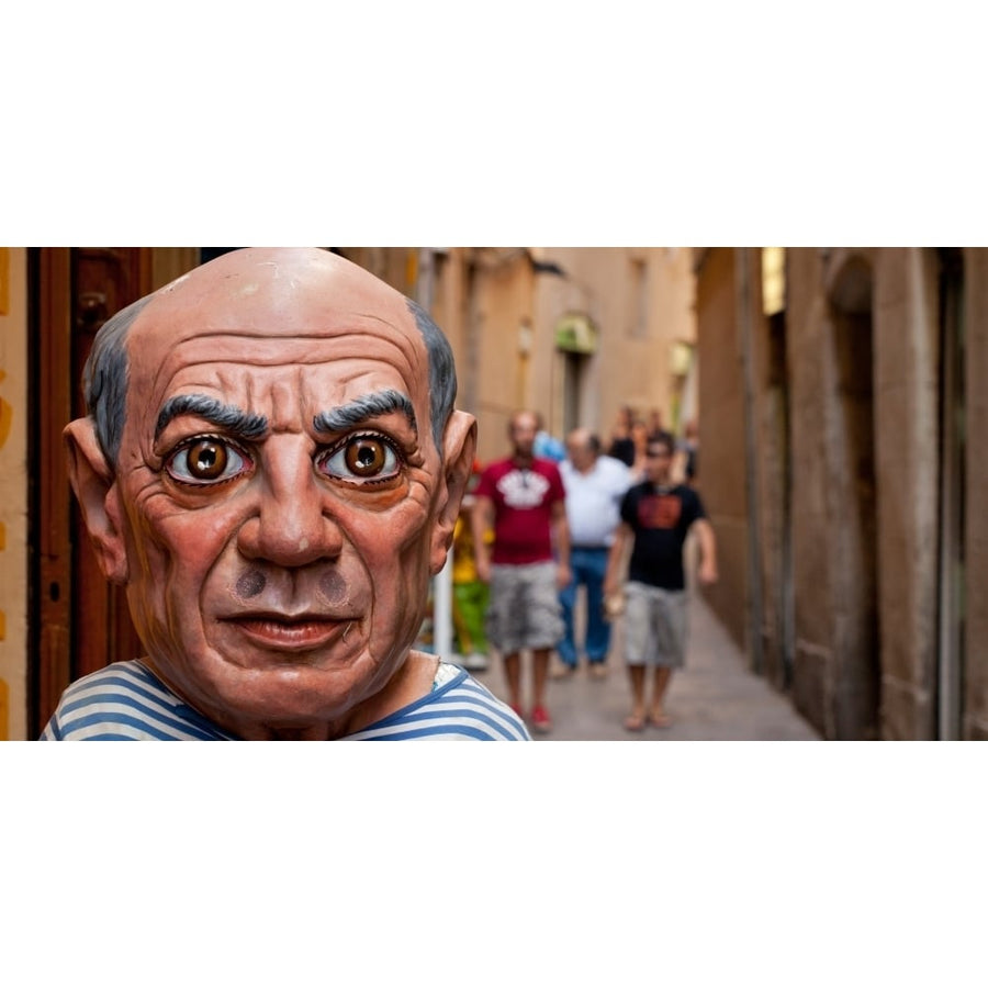 Close-up of a sculpture of Pablo Picasso a spanish painter at the entrance of a Image 1