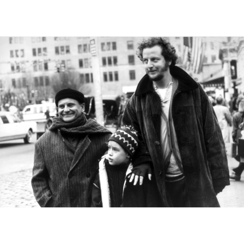 Joe Pesci Macaulay Culkin and Daniel Stern in Home Alone 2 Photo Print Image 1