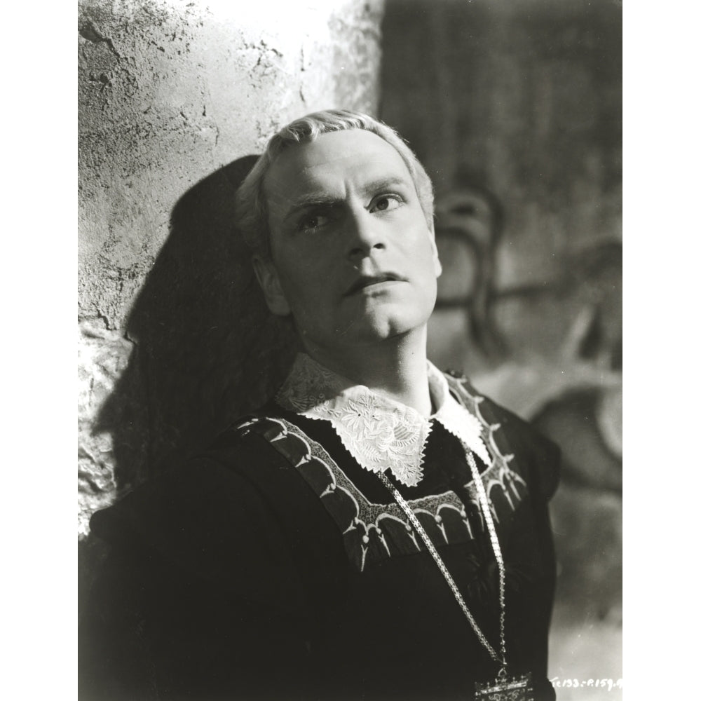 Laurence Olivier leaning against a wall in Hamlet Photo Print Image 1