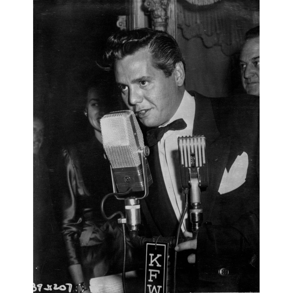 Desi Arnaz at a press conference Photo Print Image 1