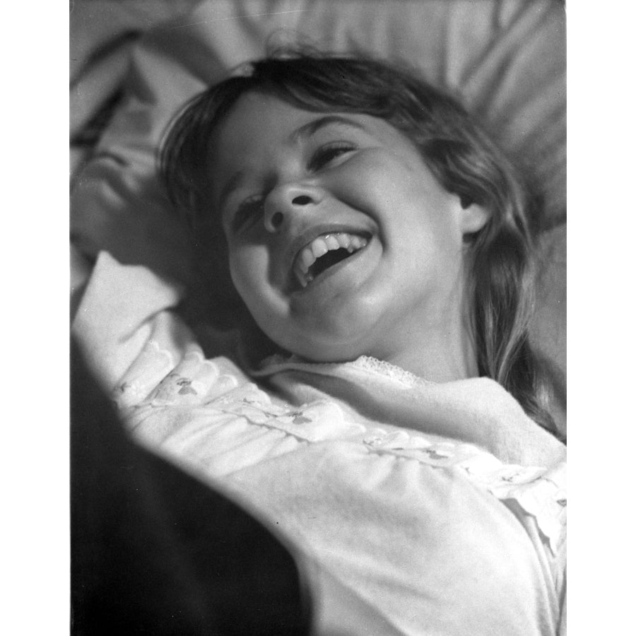 Linda Blair Smilig Classic Close Up Portrait Photo Print Image 1