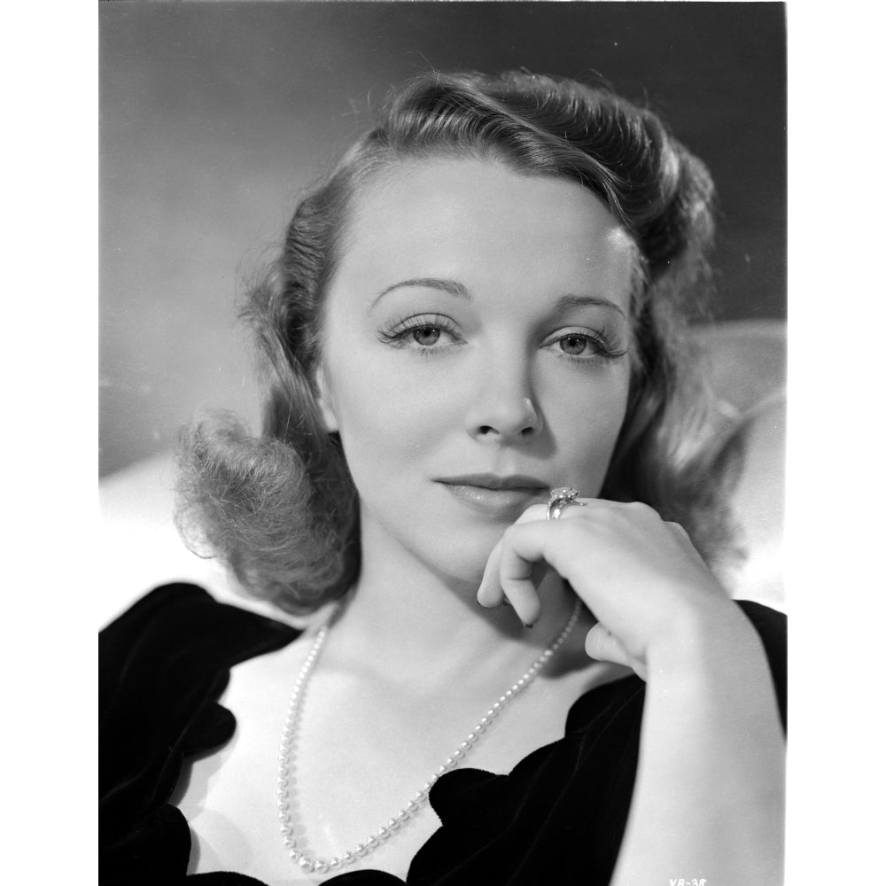 Virginia Bruce smiling with Pearl Necklace Photo Print Image 1