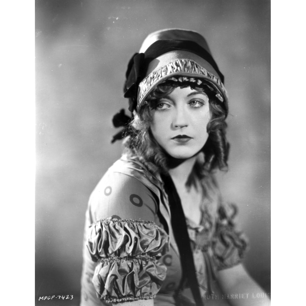 Marion Davies posed in Blouse and Ribbon Hat in Black and White Photo Print Image 1